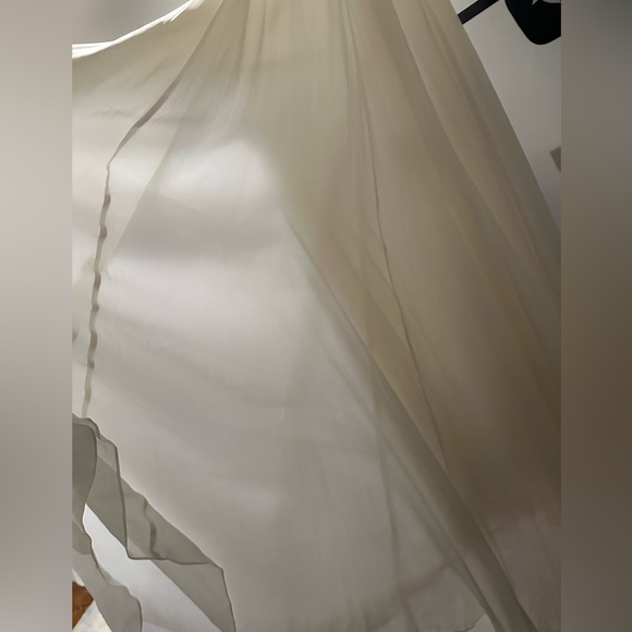 Elegant Cream Lace Wedding Dress - Picture 6 of 14